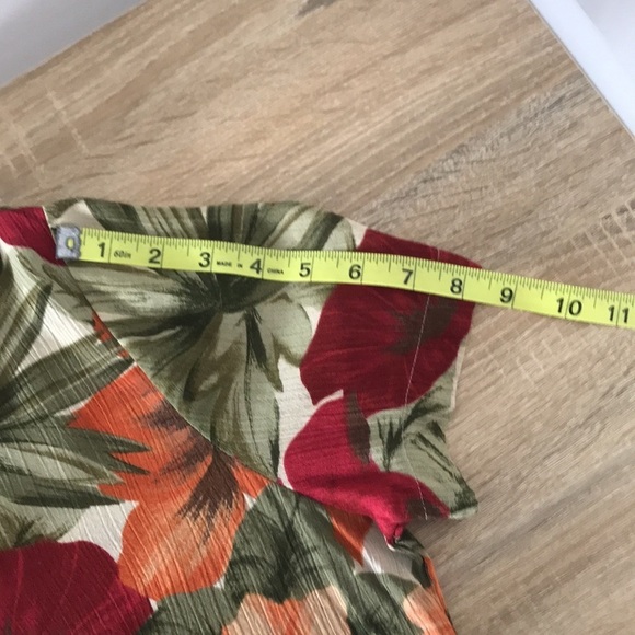 Stephanie K button down Hawaiian shirt - Picture 9 of 10